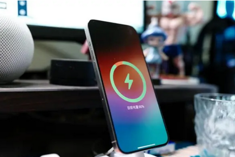 建宁苹果15换屏服务分享用什么充电器给iPhone15充电更好 